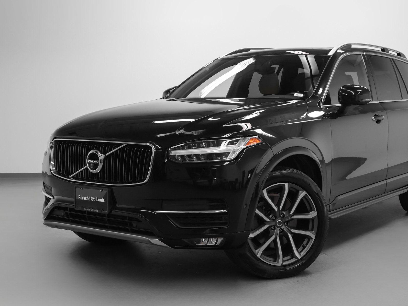 Used 2018 Volvo XC90 T6 Momentum w/ Convenience Package AWD/4WD image 7
