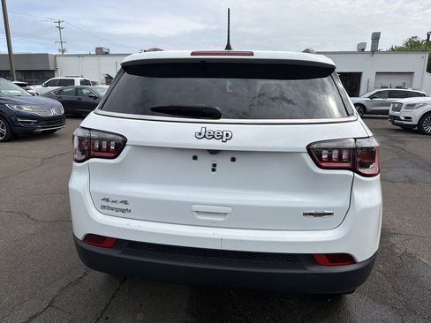 Used 2023 Jeep Compass Latitude AWD/4WD image 4