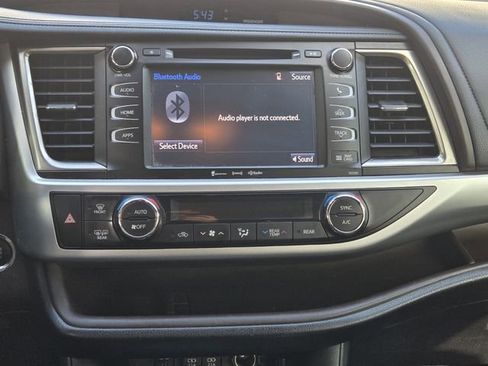 Used 2019 Toyota Highlander XLE FWD image 19