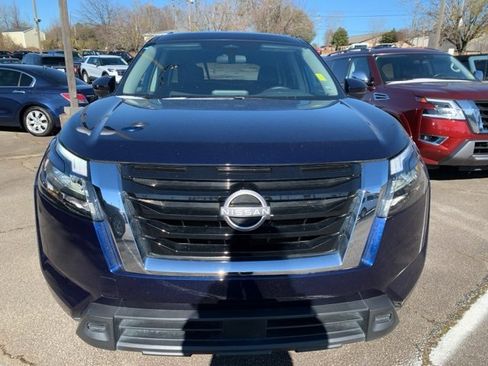 Used 2025 Nissan Pathfinder SV image 6