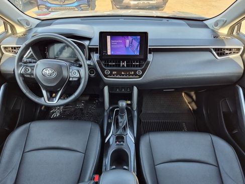 Used 2023 Toyota Corolla Cross XLE w/ Convenience Package AWD/4WD image 18