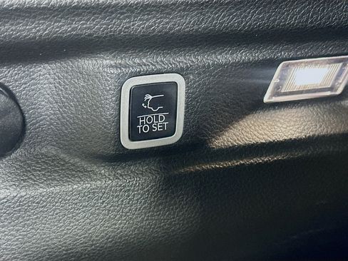 Used 2023 Jeep Grand Cherokee L Limited image 31