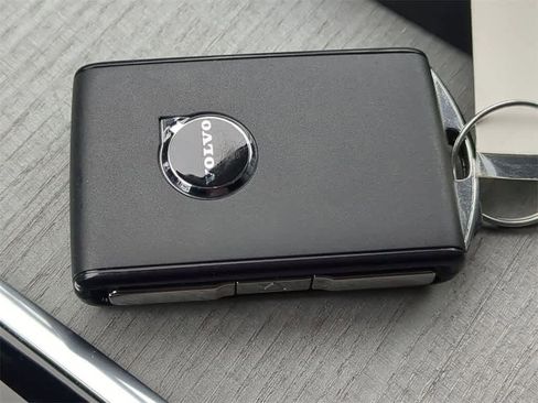 Used 2025 Volvo XC60 B5 Ultra image 33