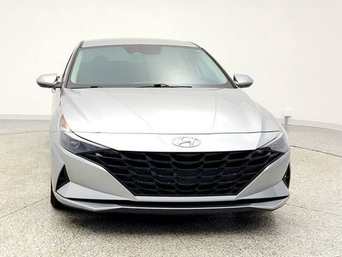 Used 2023 Hyundai Elantra SEL image 2