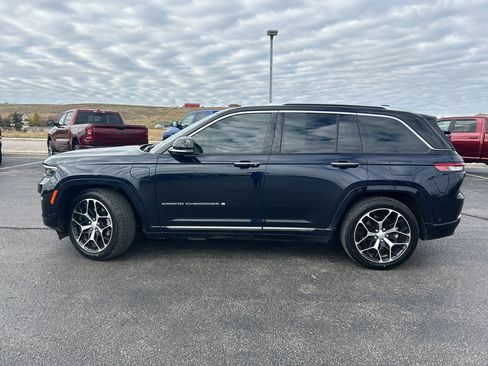 Used 2023 Jeep Grand Cherokee Summit image 8