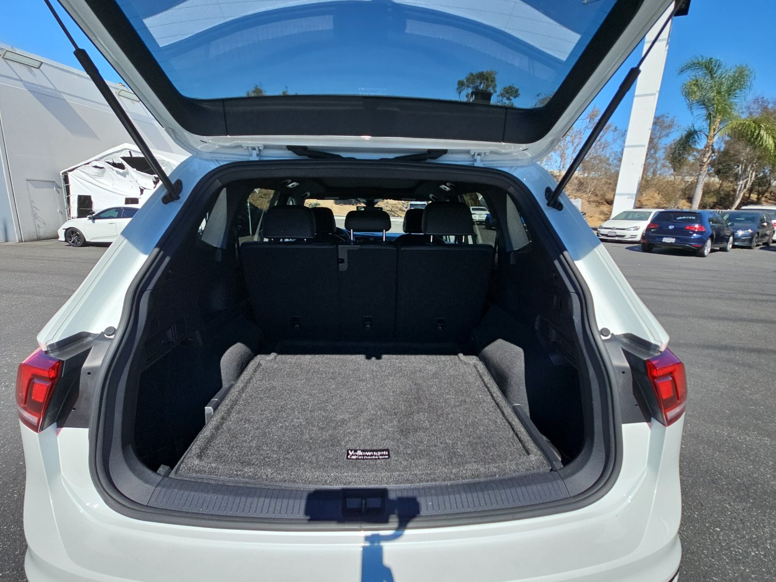 Certified 2023 Volkswagen Tiguan SE R-Line AWD/4WD image 12