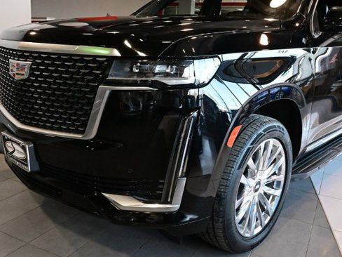 Used 2023 Cadillac Escalade ESV Premium Luxury image 9