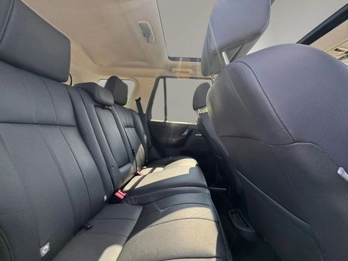 Used 2015 Land Rover LR2 HSE AWD/4WD image 14