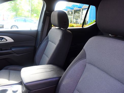 Used 2023 Chevrolet Traverse LT w/ Rear Camera Mirror Package image 14