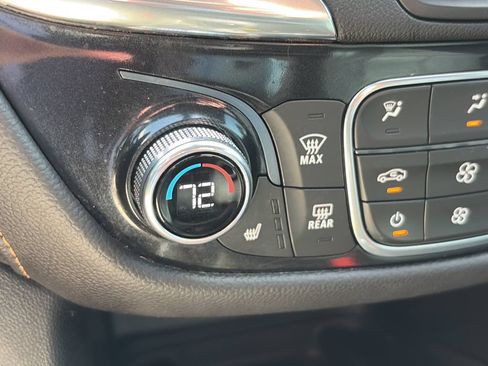 Used 2022 Chevrolet Equinox Premier FWD image 18