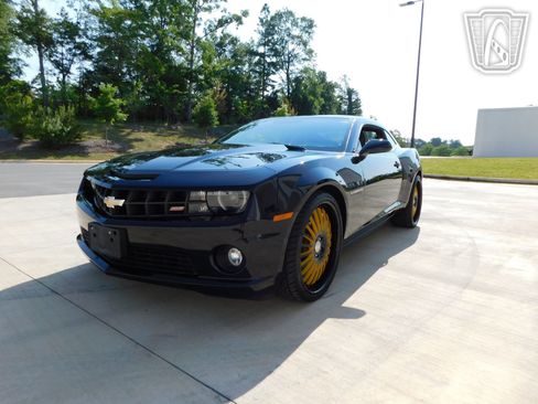 Used 2013 Chevrolet Camaro SS w/ RS Package RWD image 7