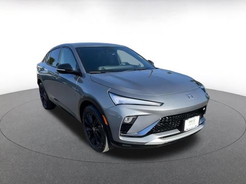 Used 2025 Buick Envista Sport Touring image 3