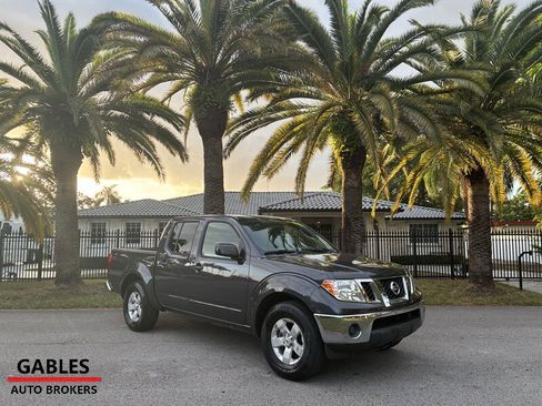 Used 2010 Nissan Frontier SE image 1