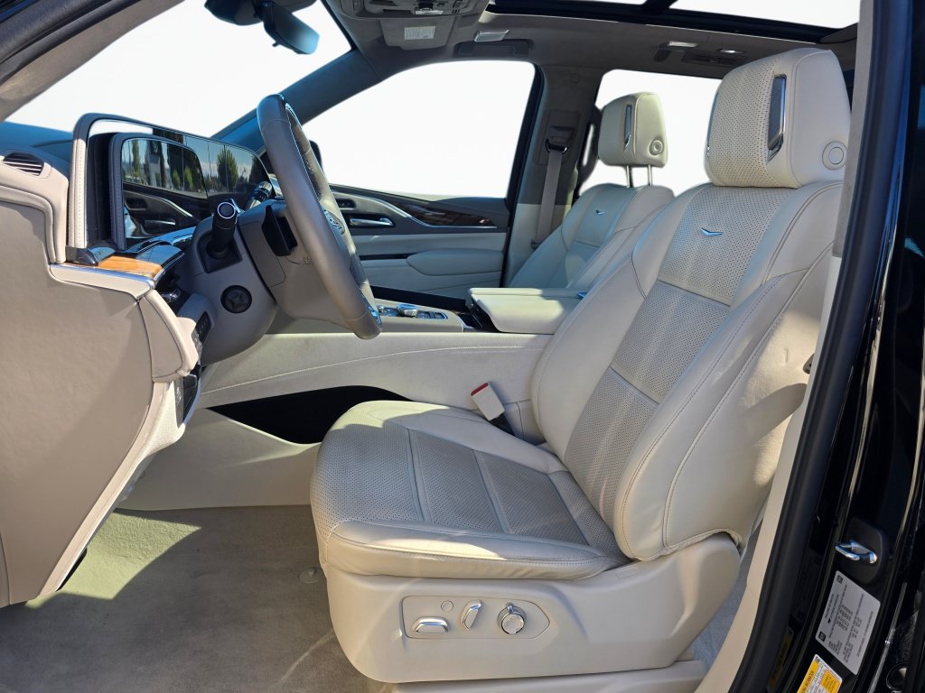 Certified 2024 Cadillac Escalade Premium Luxury Platinum AWD/4WD image 13