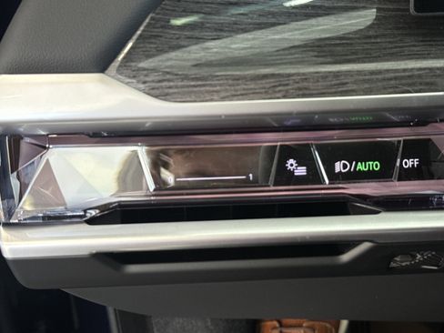 New 2026 BMW 750e xDrive w/ Luxury Rear Seating Package image 19