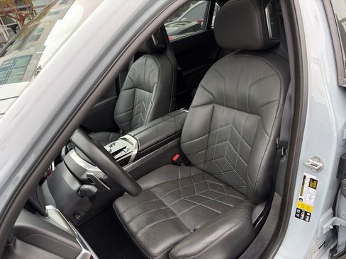 Used 2023 BMW 760i xDrive w/ Executive Package image 15