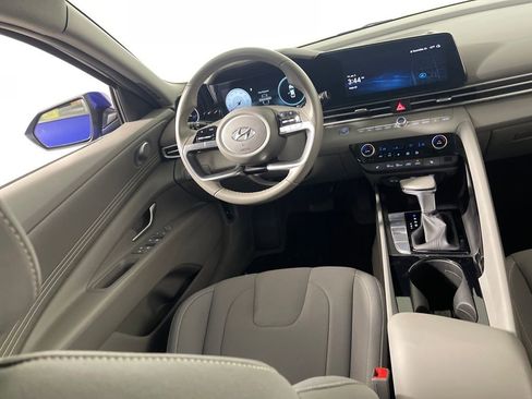 Used 2023 Hyundai Elantra SEL w/ Convenience Package image 15