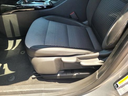 Used 2024 Chevrolet Trax LT FWD image 15