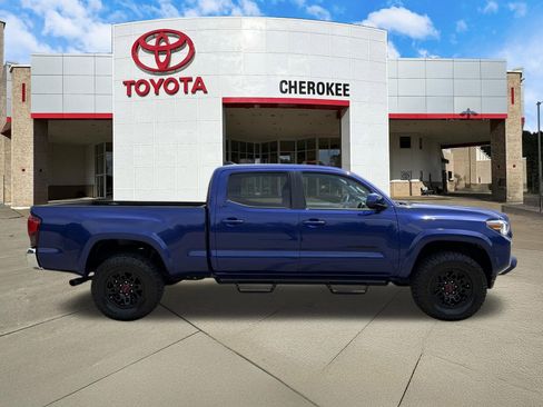 Used 2022 Toyota Tacoma SR5 AWD/4WD image 4