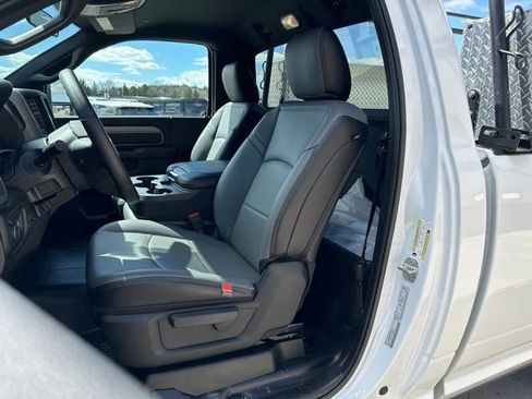New 2024 RAM 2500 Tradesman w/ Chrome Appearance Group image 4
