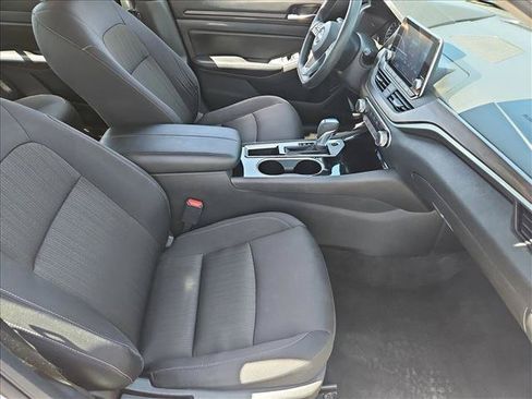 Used 2024 Nissan Altima 2.5 SV FWD image 25