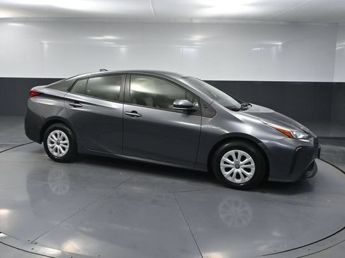 Used 2022 Toyota Prius LE FWD image 4