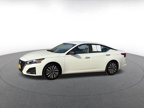 Used 2025 Nissan Altima 2.5 SV FWD image 8