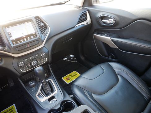 Used 2017 Jeep Cherokee Limited w/ Trailer Tow Group image 11