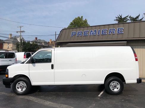 Used 2023 GMC Savana 2500 Extended w/ Driver Convenience Package RWD image 3