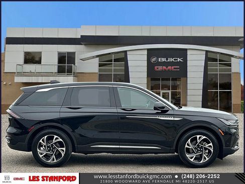 Used 2024 Lincoln Nautilus Premier AWD/4WD image 7