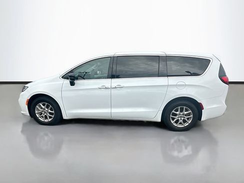Used 2024 Chrysler Pacifica Touring-L FWD image 9