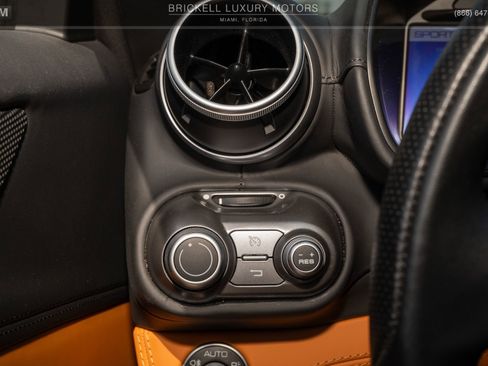 Used 2019 Ferrari Portofino image 28