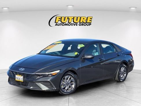 Used 2024 Hyundai Elantra Blue FWD image 10