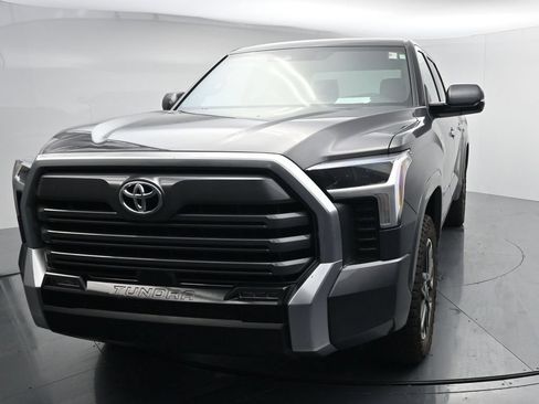 Used 2025 Toyota Tundra Limited AWD/4WD image 3