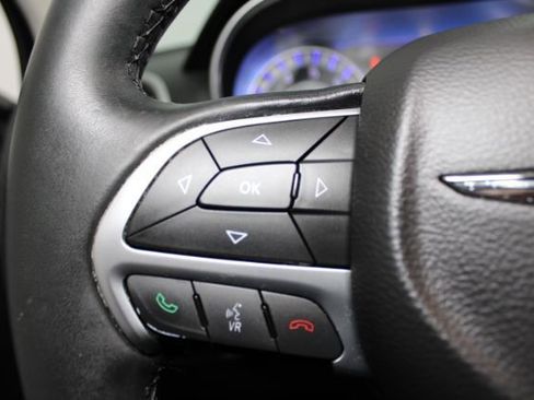 Used 2016 Chrysler 300 Limited image 19