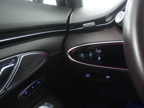 Used 2022 Genesis GV70 2.5T w/ Advanced Package image 21