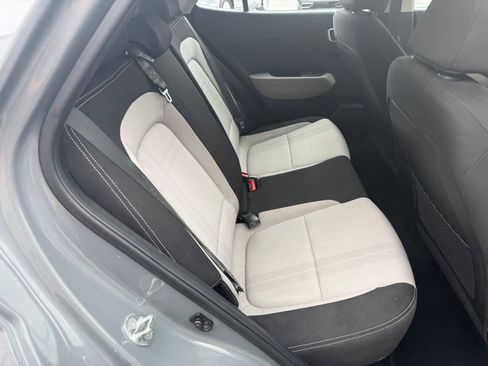 Used 2021 Hyundai Venue SEL FWD image 8