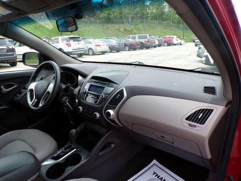 Used 2012 Hyundai Tucson GL FWD image 14