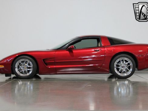 Used 2001 Chevrolet Corvette Coupe w/ Preferred Equipment Group2 image 27
