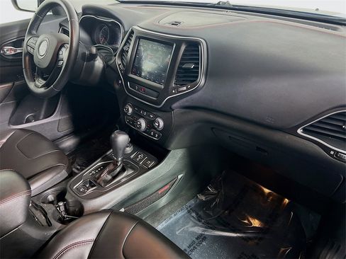 Used 2019 Jeep Cherokee Trailhawk image 26