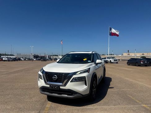 Used 2023 Nissan Rogue SV w/ SV Premium B Package FWD image 6
