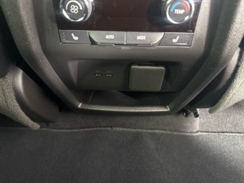 Used 2025 Chevrolet Traverse RS image 27