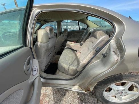 Used 2001 Pontiac Bonneville SE image 23