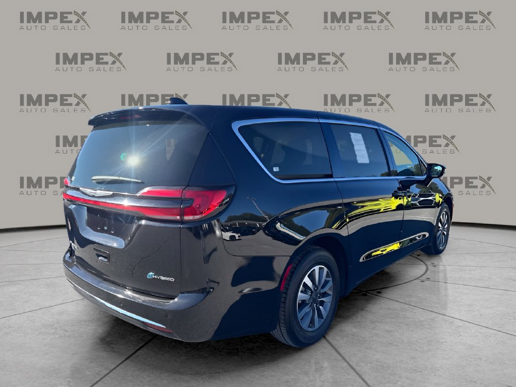 Used 2024 Chrysler Pacifica Limited FWD image 5