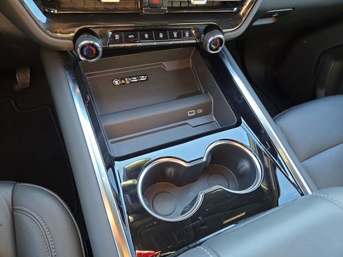 Used 2025 Chevrolet Tahoe Z71 image 22