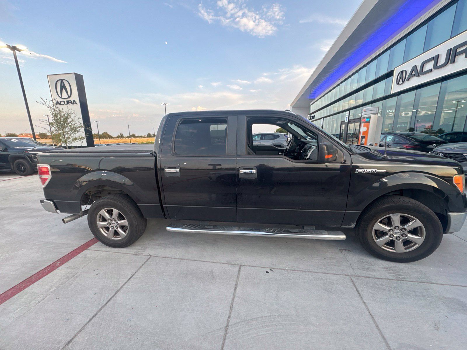 Used 2014 Ford F150 XLT w/ XLT Chrome Package RWD image 3
