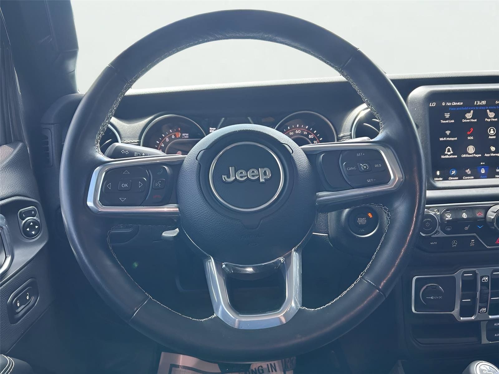 Used 2021 Jeep Gladiator Overland AWD/4WD image 19