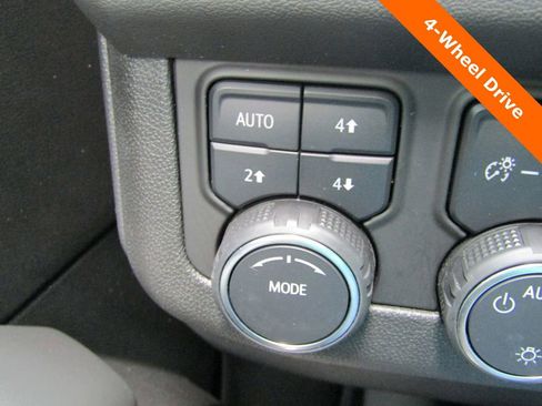 Used 2023 Chevrolet Tahoe Z71 w/ Luxury Package AWD/4WD image 17