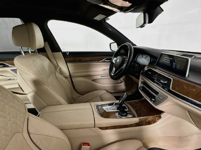 Used 2018 BMW 750i RWD image 26