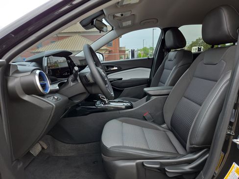 Used 2024 Chevrolet Trax LT w/ Driver Confidence Package FWD image 10
